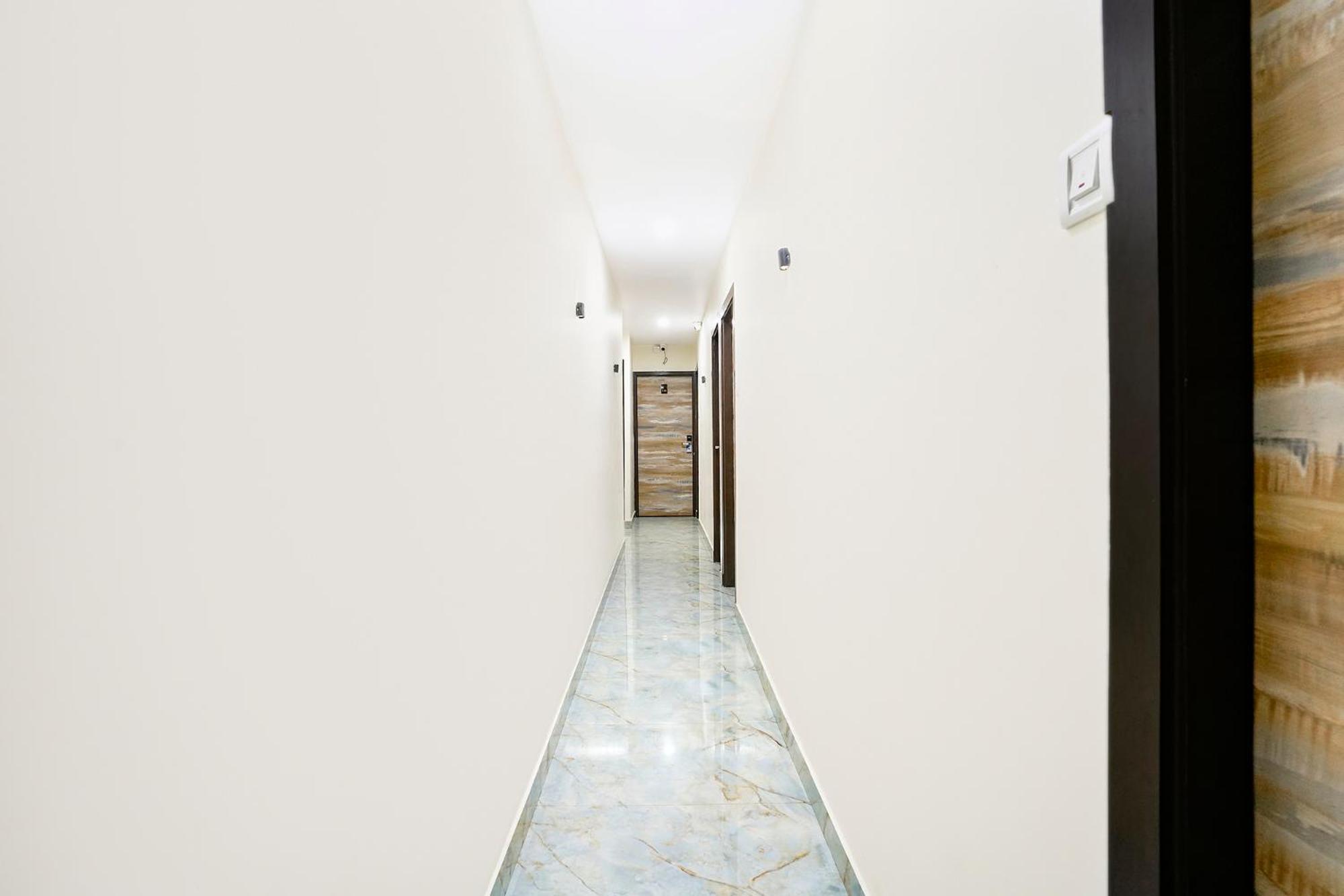 Fabexpress Good Luck Residency - Nr Nesco Exhibition Center Hotel Мумбай Екстериор снимка